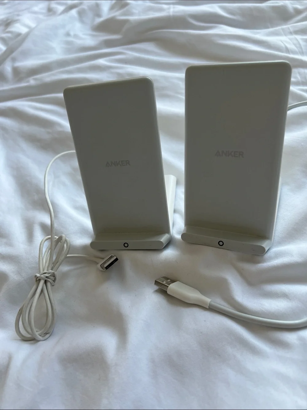 Anker White Dual Wireless Charging Stands with USB Cable